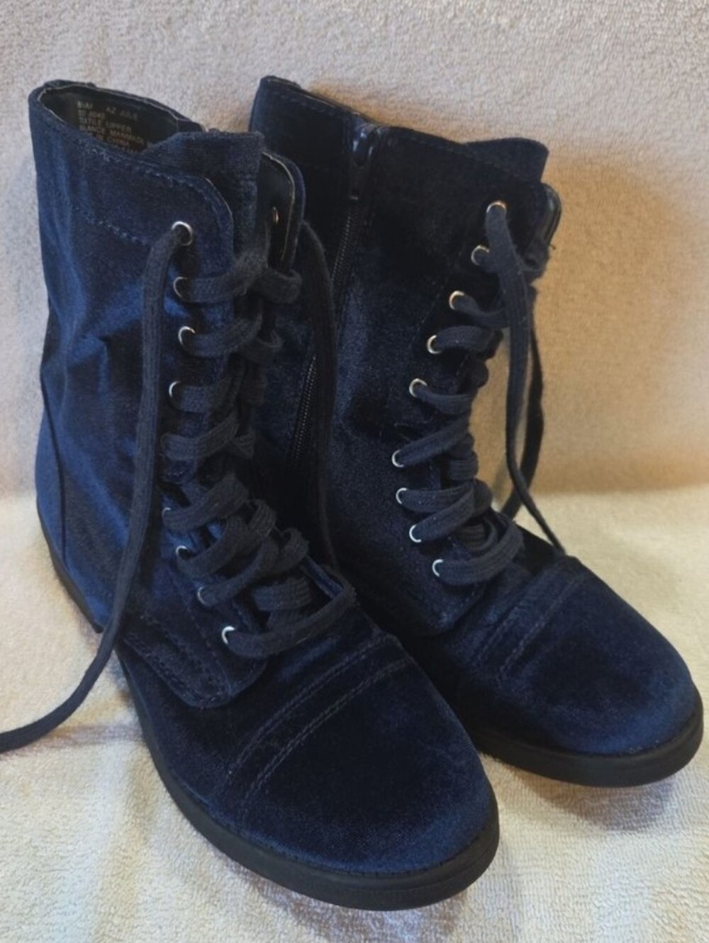 Like New Size 8.5 Az Julie Velvet Boots